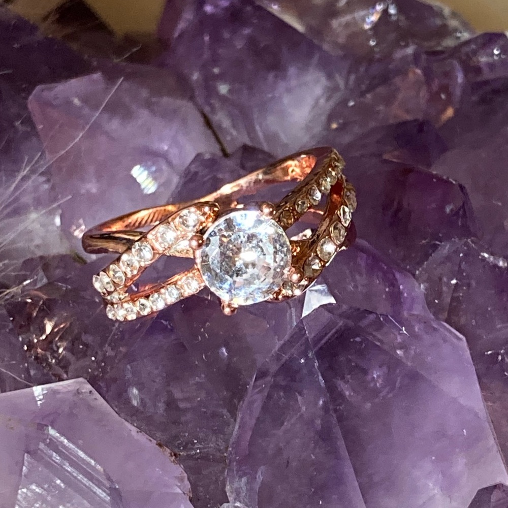 2CTW Rose Gold twisted crystal CZ ring - Picture 2 of 6